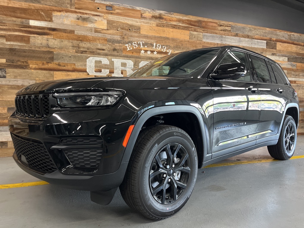 2025 Jeep Grand Cherokee Altitude photo 4