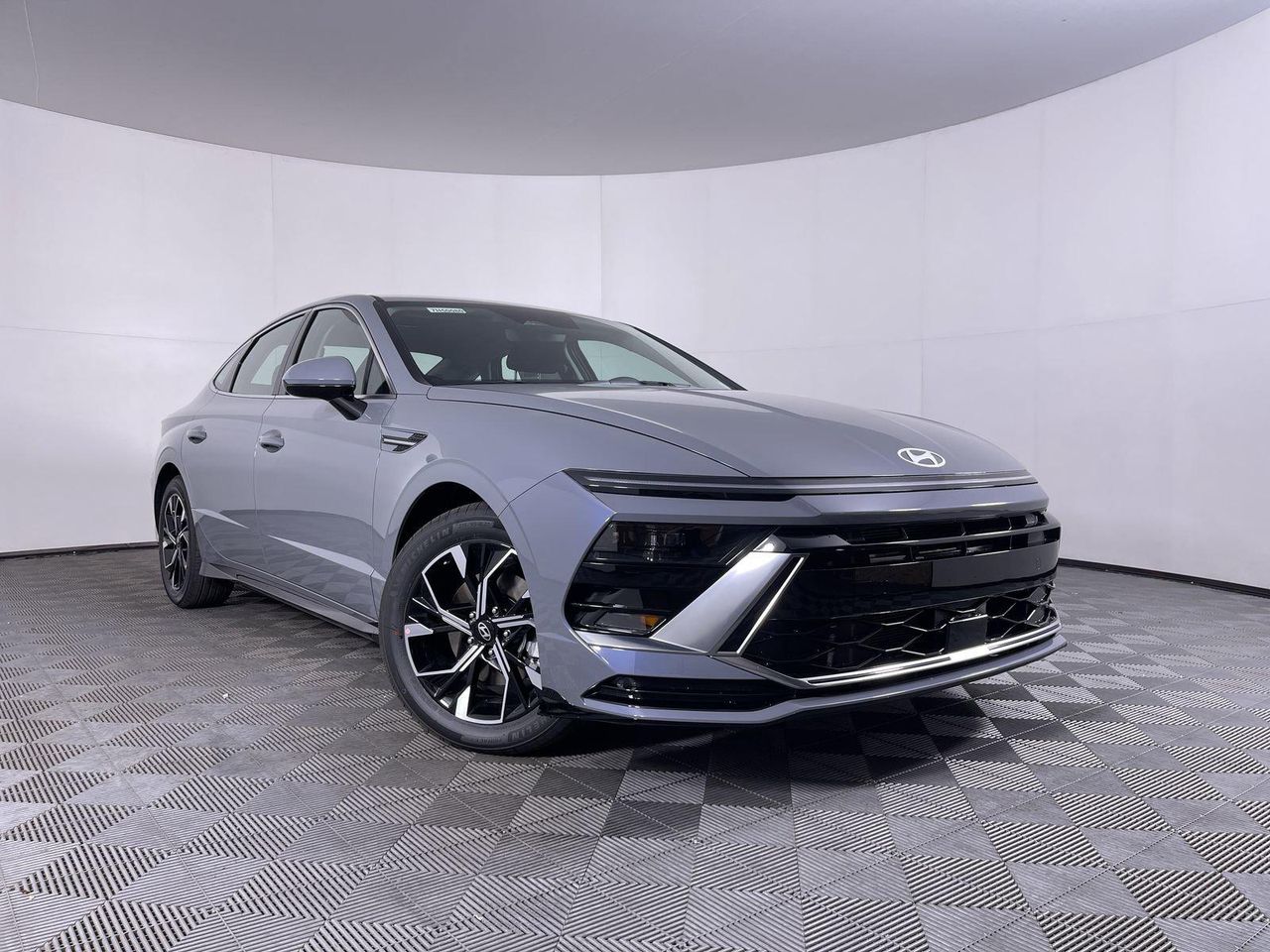 2025 Hyundai Sonata SEL photo 3