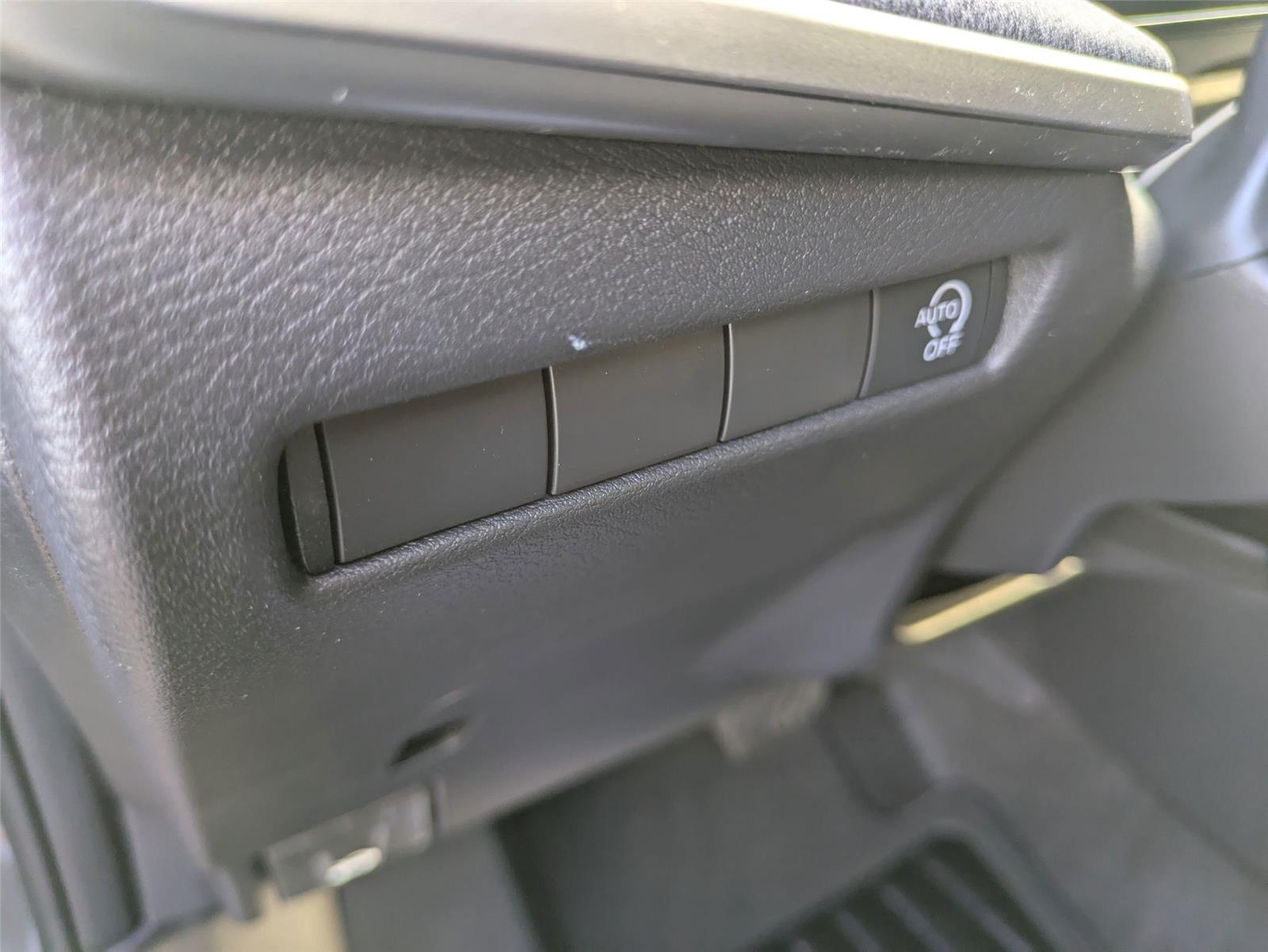 2026 Nissan Kicks SV photo 14