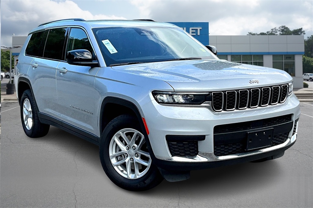 2023 Jeep Grand Cherokee Laredo photo 3