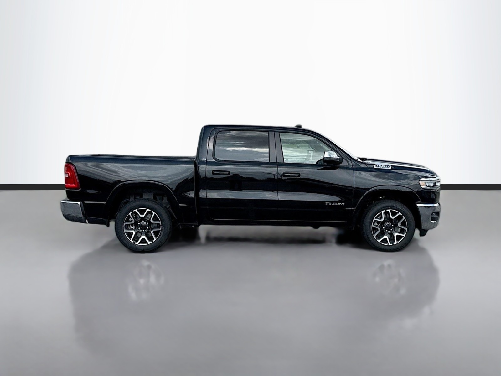 2025 Ram 1500 Laramie photo 4