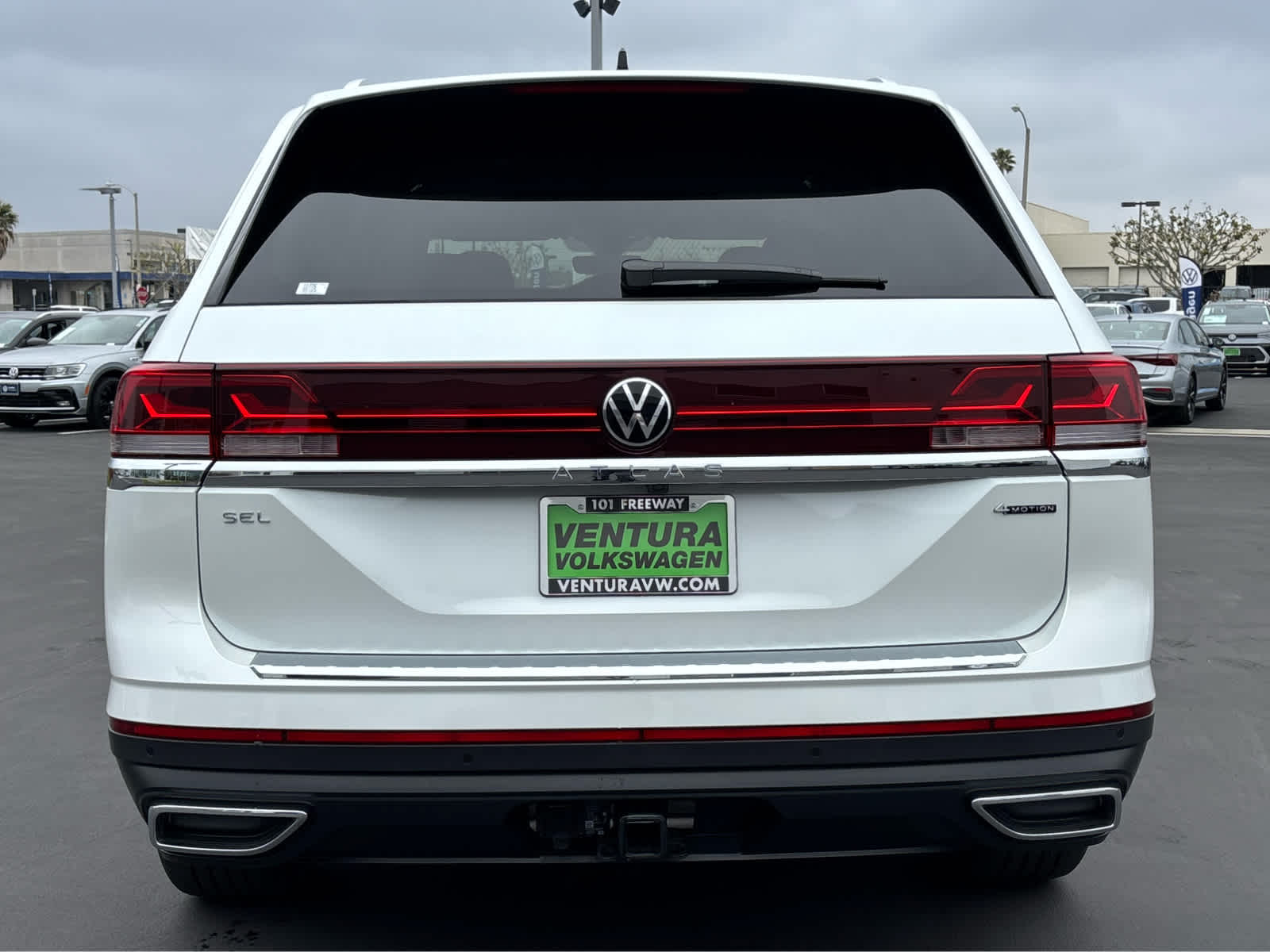 2025 Volkswagen Atlas SEL photo 4