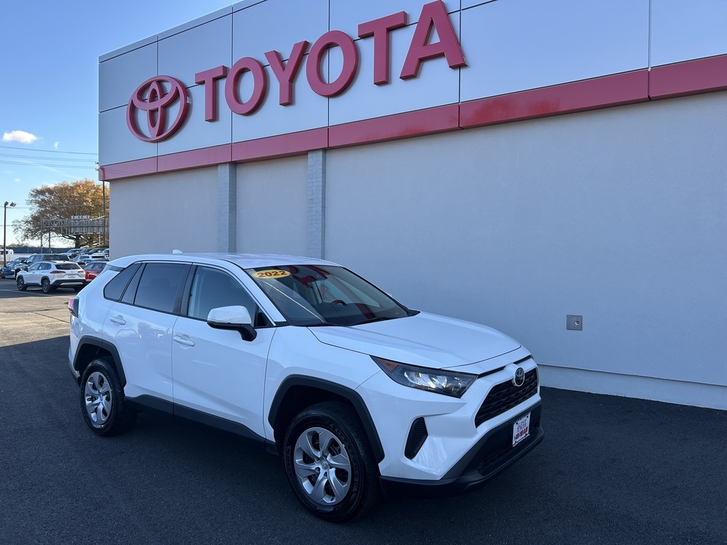 2022 Toyota RAV4 LE's photo