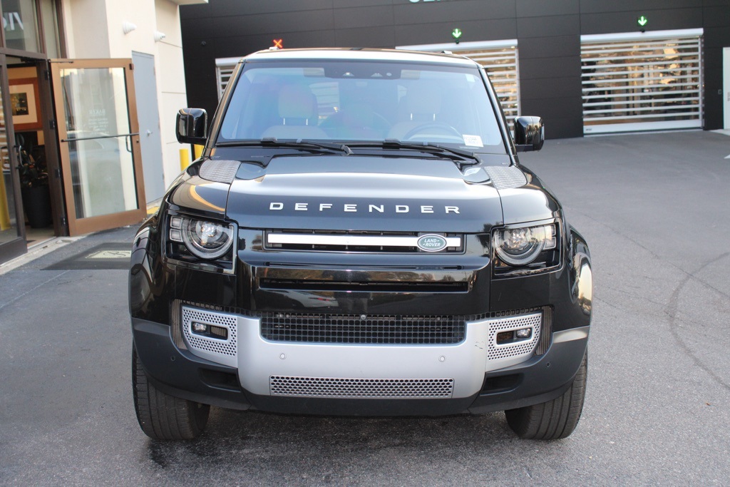 2022 Land Rover Defender 110 S photo 3