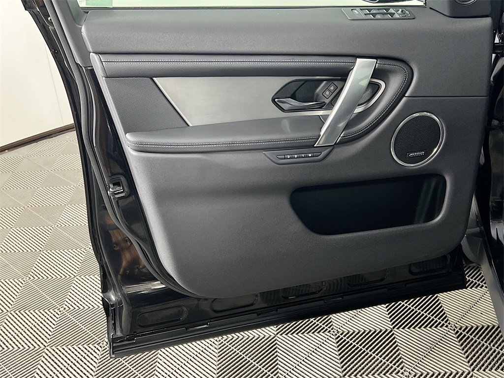 2025 Land Rover Discovery Sport Dynamic SE photo 15