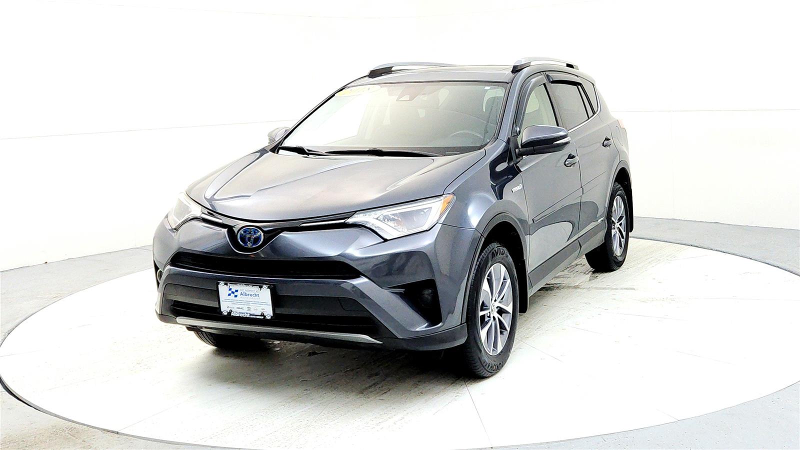 Used 2018 Toyota RAV4 XLE with VIN JTMRJREV1JD183304 for sale in Woburn, MA
