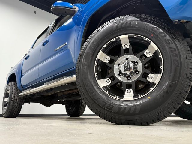 2016 Toyota Tacoma SR5 photo 2
