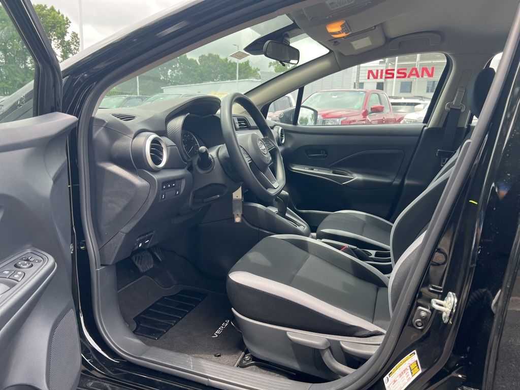 2025 Nissan Versa S photo 12