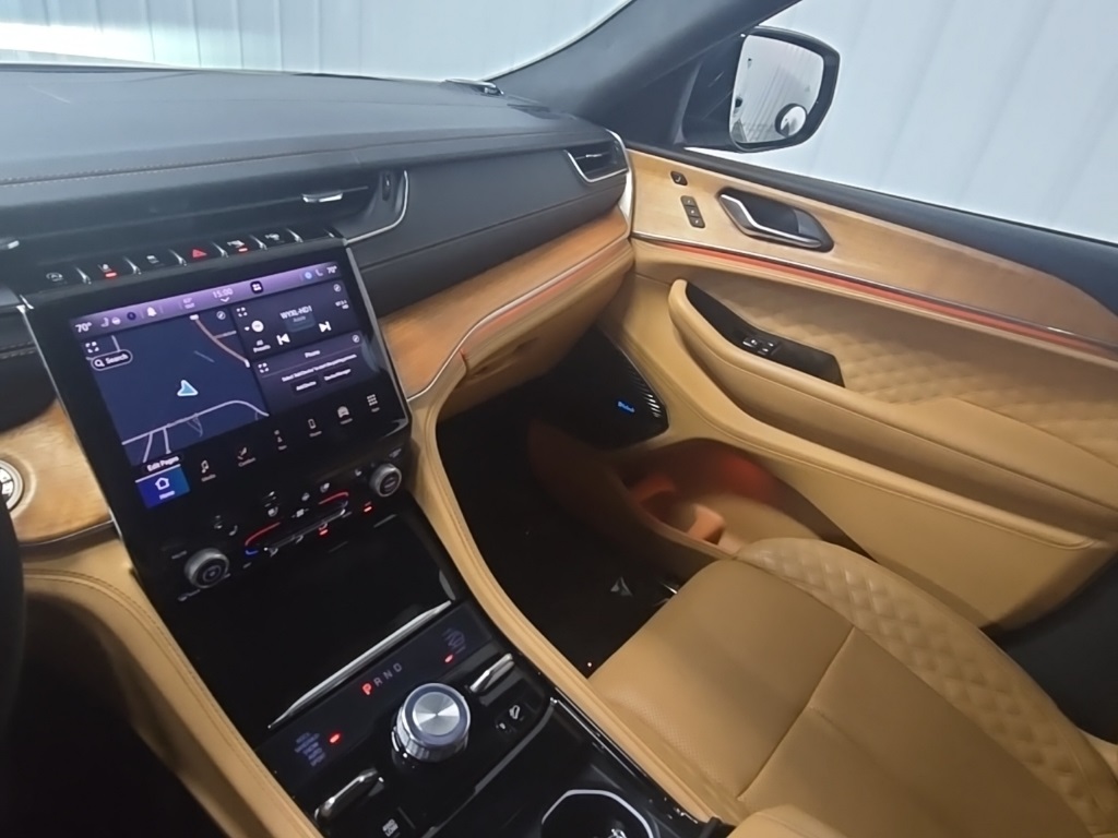2021 Jeep Grand Cherokee L Summit Reserve photo 26