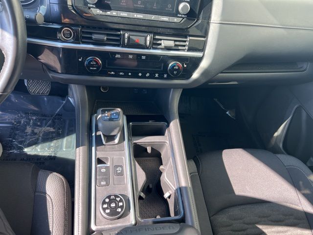 2022 Nissan Pathfinder SV photo 10