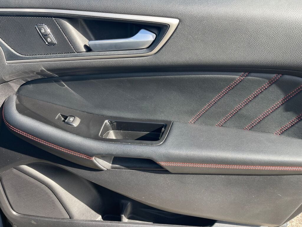 2020 Ford Edge ST photo 21