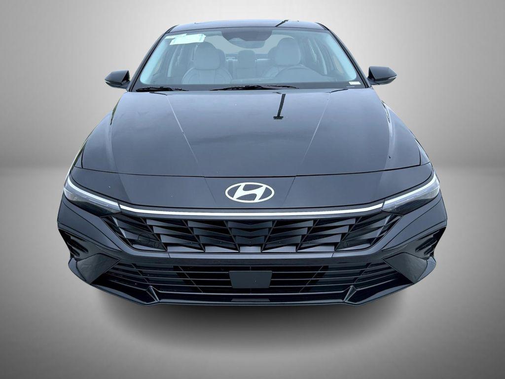 2025 Hyundai Elantra Limited photo 2