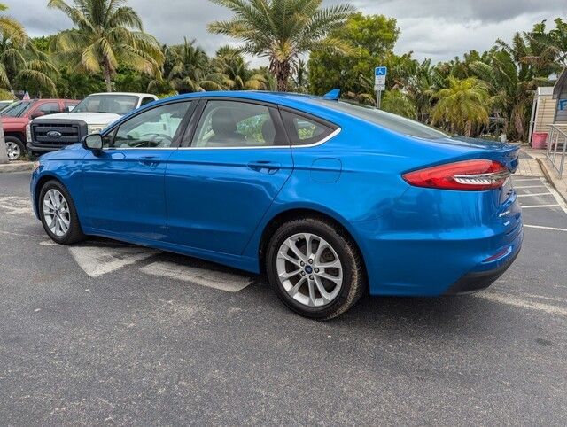 2020 Ford Fusion SE photo 4