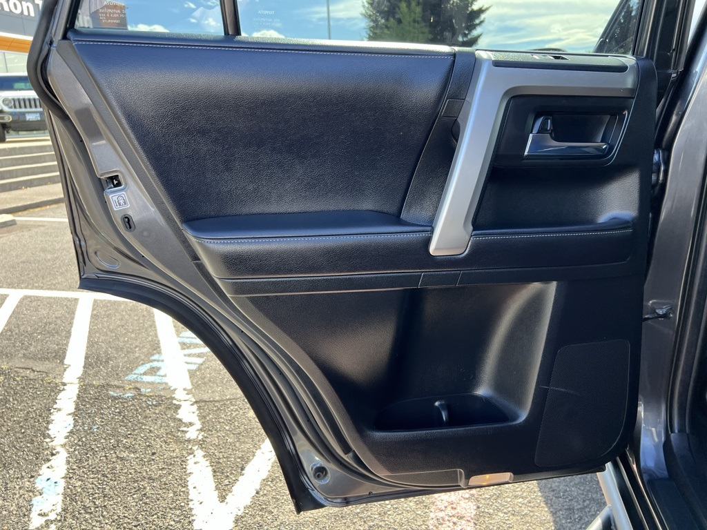 2018 Toyota 4Runner SR5 photo 25
