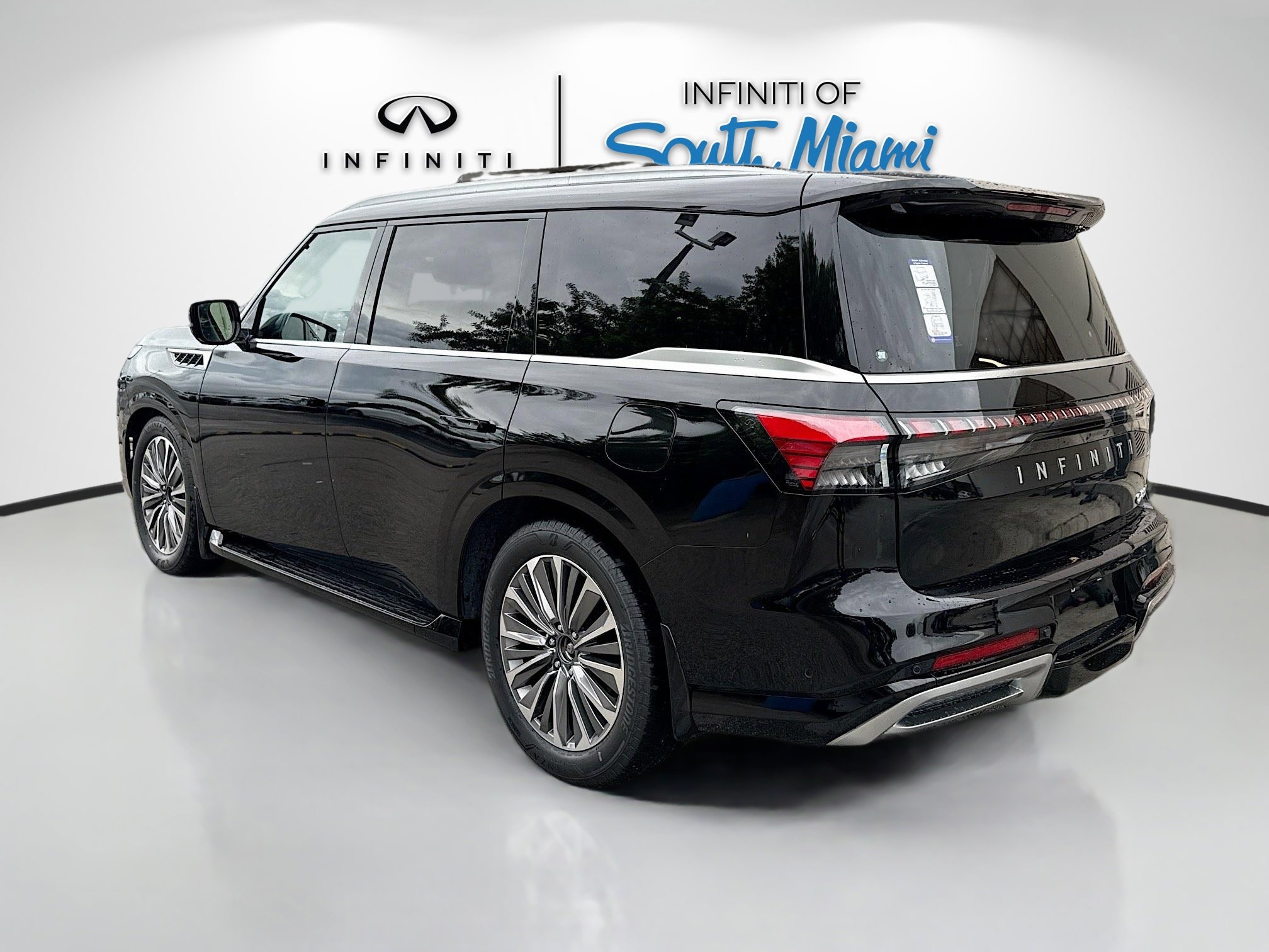 2026 Infiniti QX80 Luxe photo 4