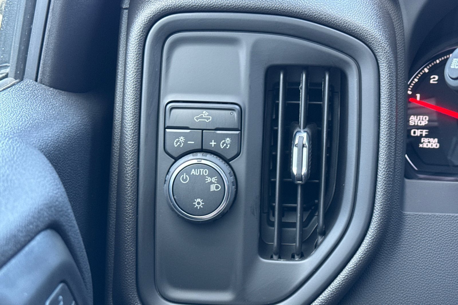 2025 Chevrolet Silverado 1500 Custom photo 26