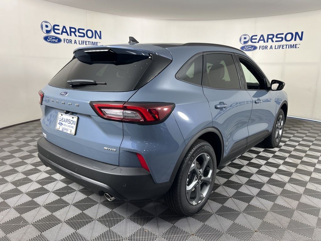 2026 Ford Escape ST-Line photo 4