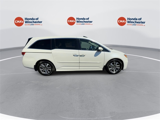 2015 Honda Odyssey Touring photo 11