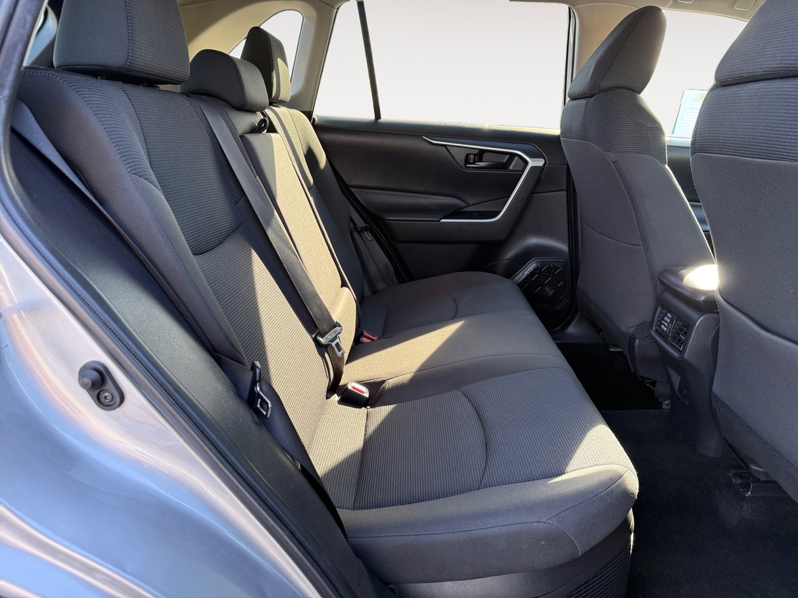 2023 Toyota RAV4 Hybrid LE photo 17