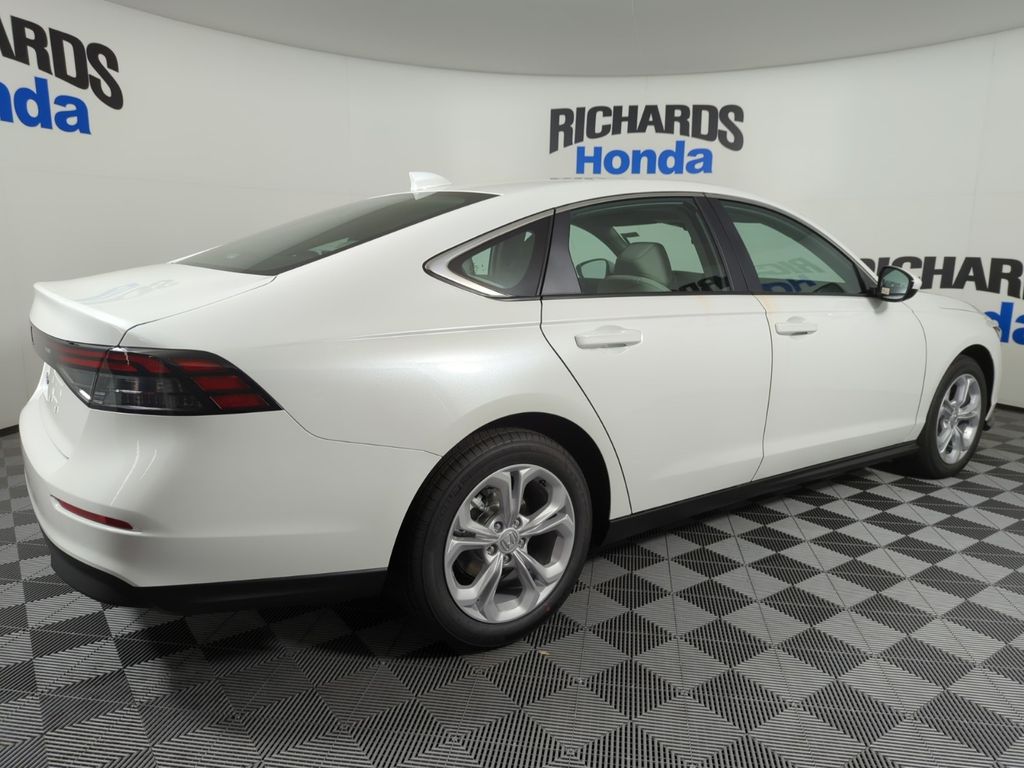 2025 Honda Accord LX 1.5T photo 4