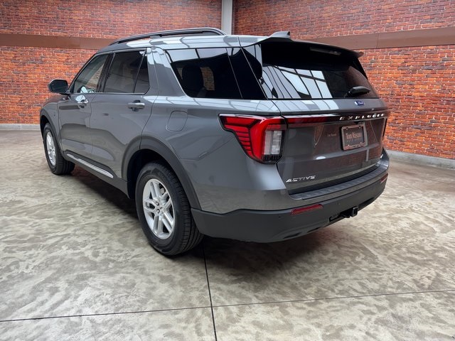 2025 Ford Explorer photo 3