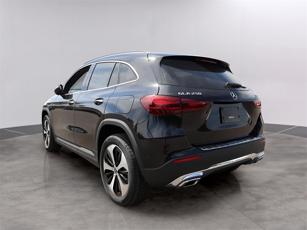2026 Mercedes Benz GLA 250 4MATIC photo 4