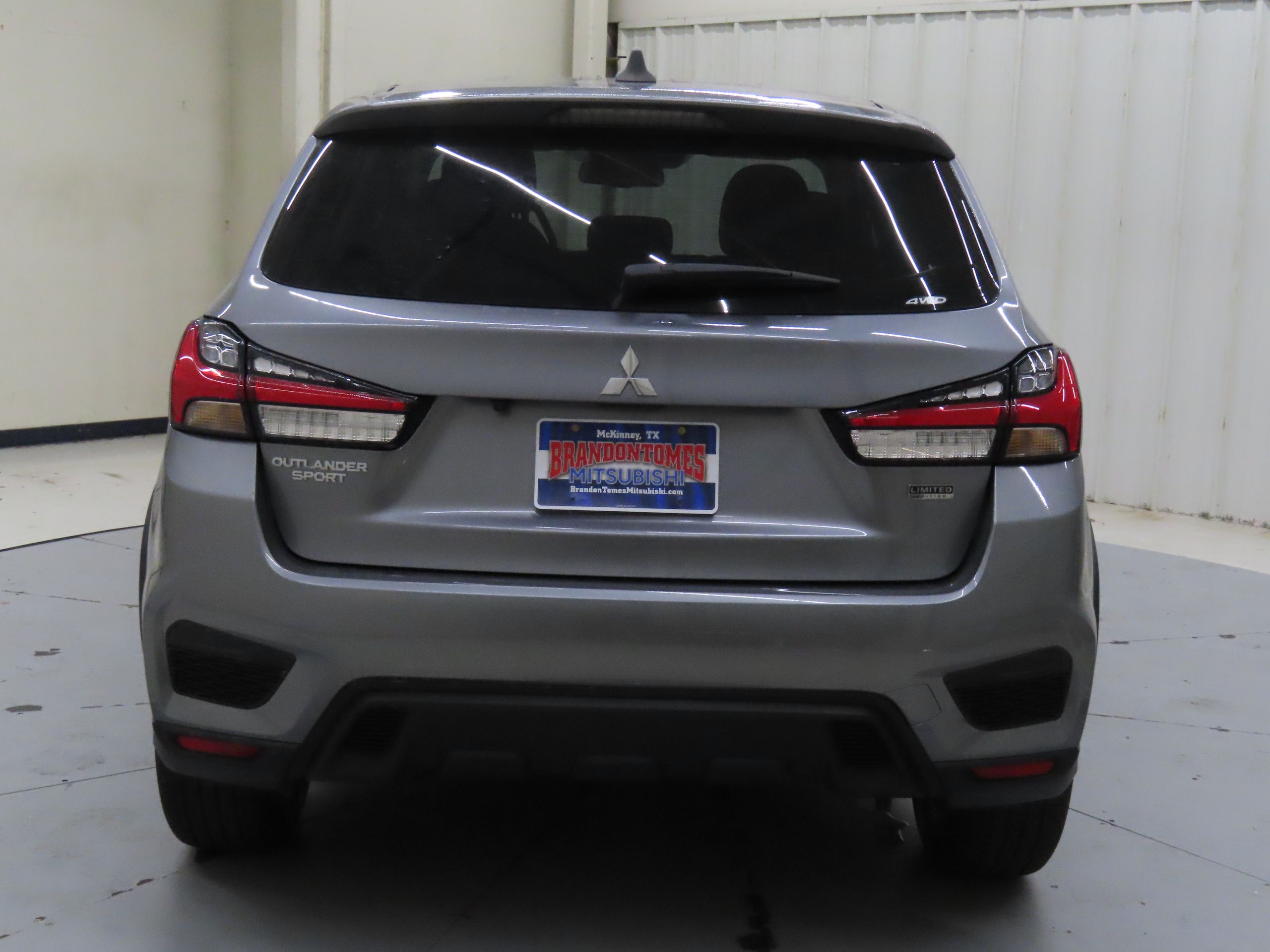 2025 Mitsubishi Outlander Sport LE photo 4