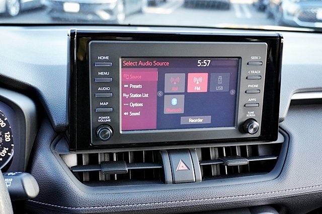 2022 Toyota RAV4 LE photo 25