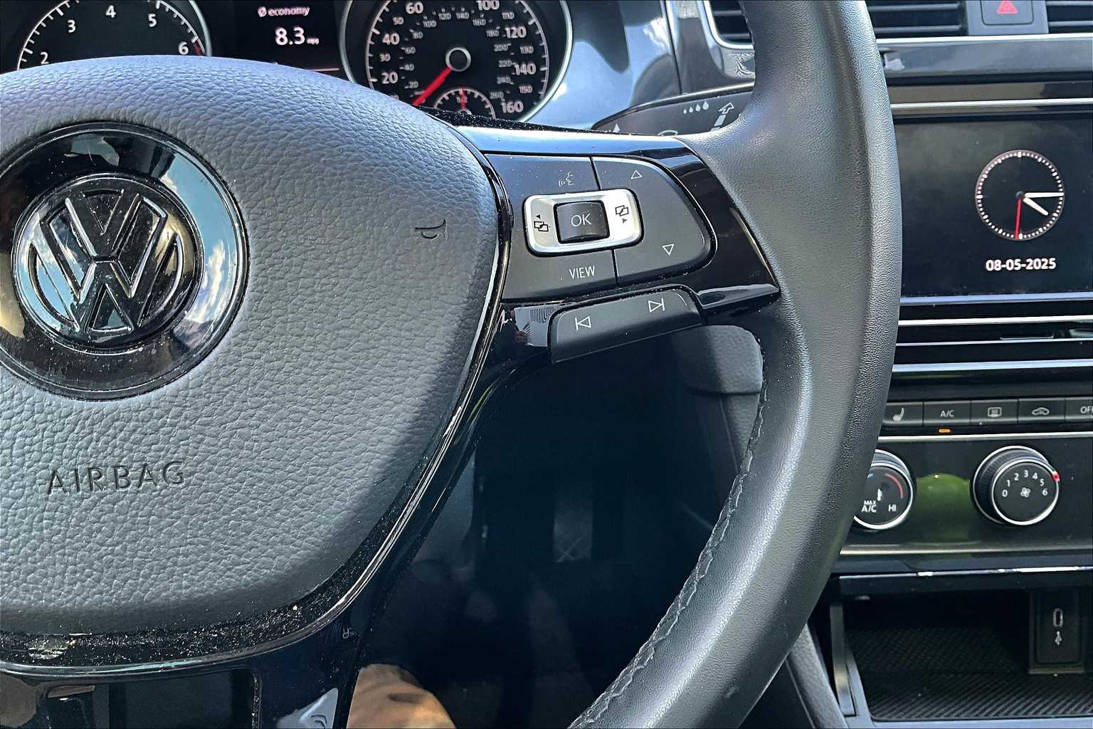 2021 Volkswagen Golf TSI photo 23