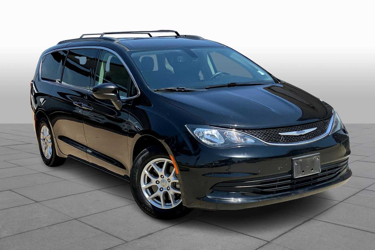 2020 Chrysler Voyager LXi photo 2