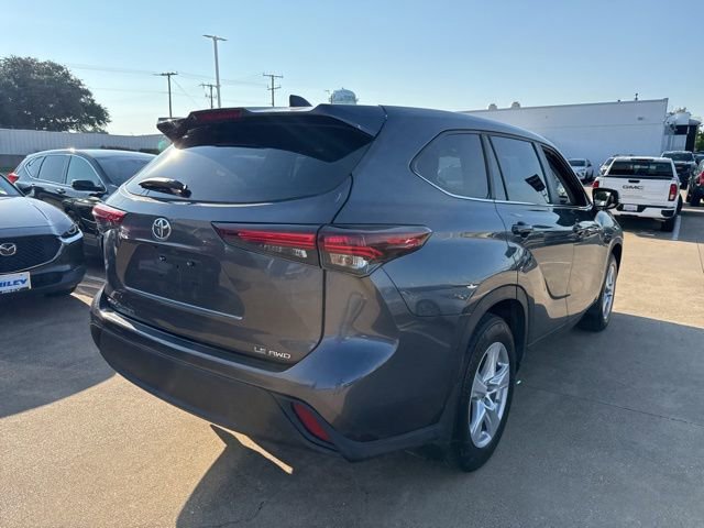 2024 Toyota Highlander LE photo 4