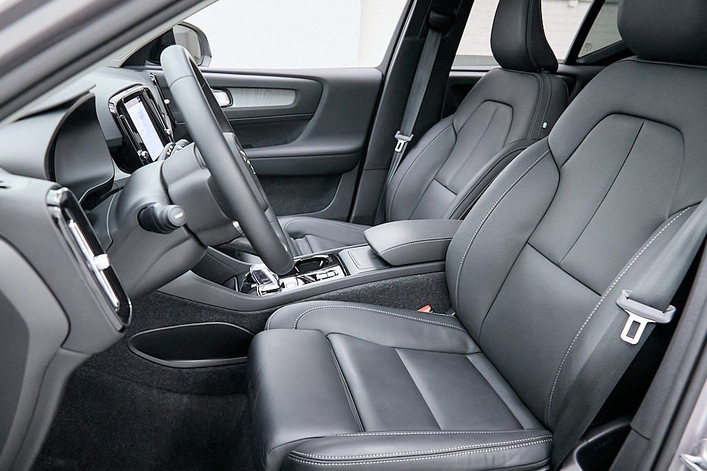 2026 VOLVO XC40 - Image 16