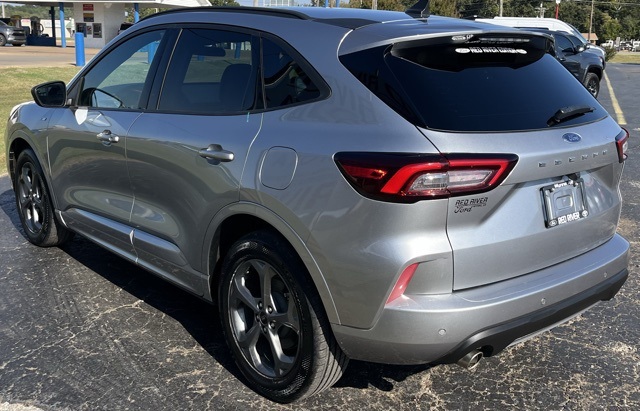 2023 Ford Escape ST-Line photo 2