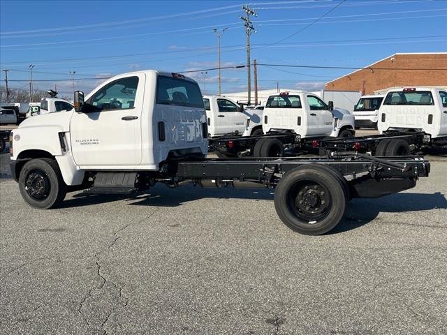 2024 Chevrolet Silverado 5500HD Work Truck photo 3
