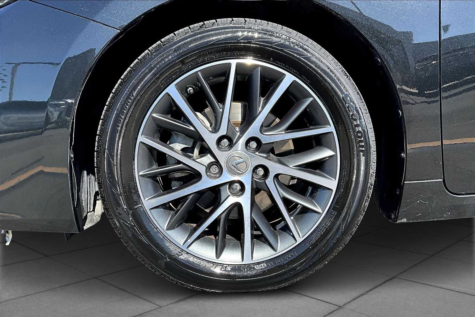 2017 Lexus ES 350 photo 10