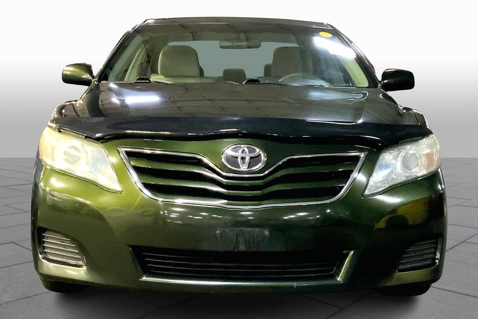 2011 Toyota Camry LE photo 3