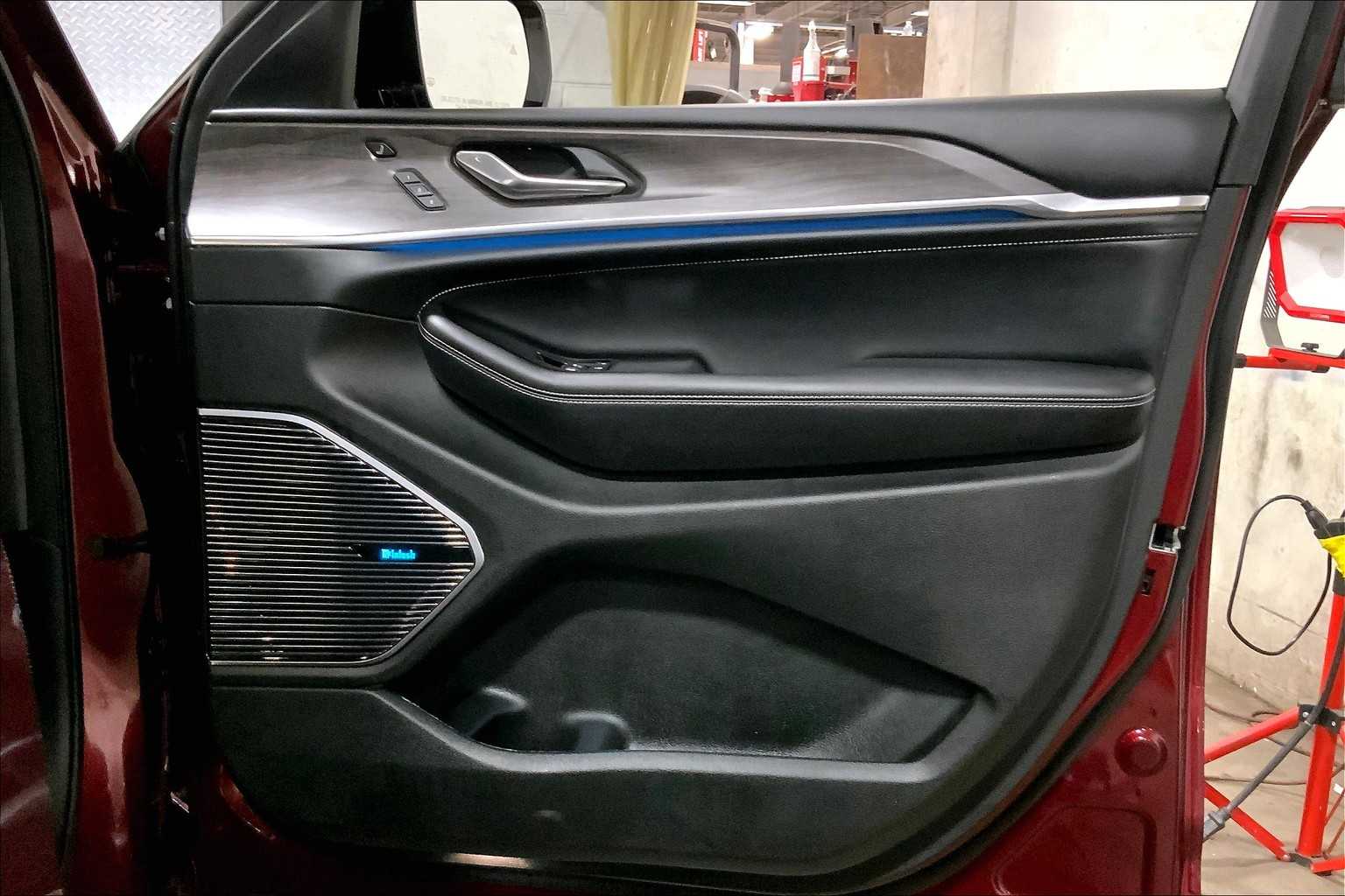 2023 Jeep Cherokee 4xe Overland photo 22