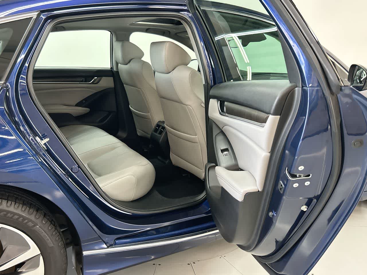 2020 Honda Accord Hybrid EX-L photo 18
