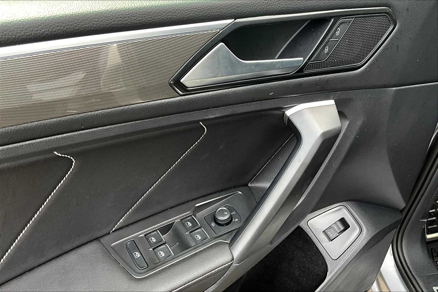 2024 Volkswagen Tiguan SE R-Line Black photo 28