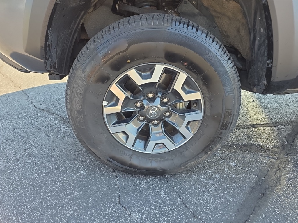 2023 Toyota Tacoma TRD Off-Road photo 4