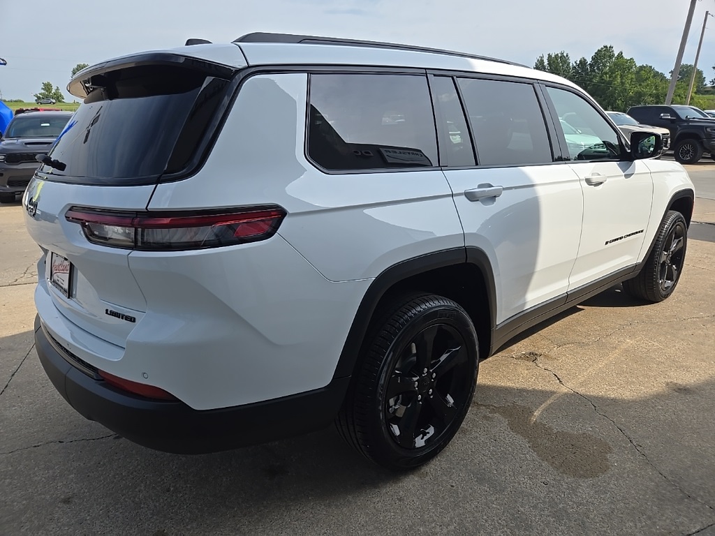 2025 Jeep Grand Cherokee Limited photo 3