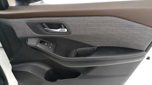 Used 2021  Nissan SV image 29