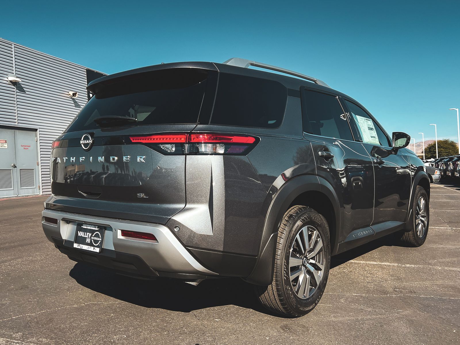 2025 Nissan Pathfinder SL photo 4