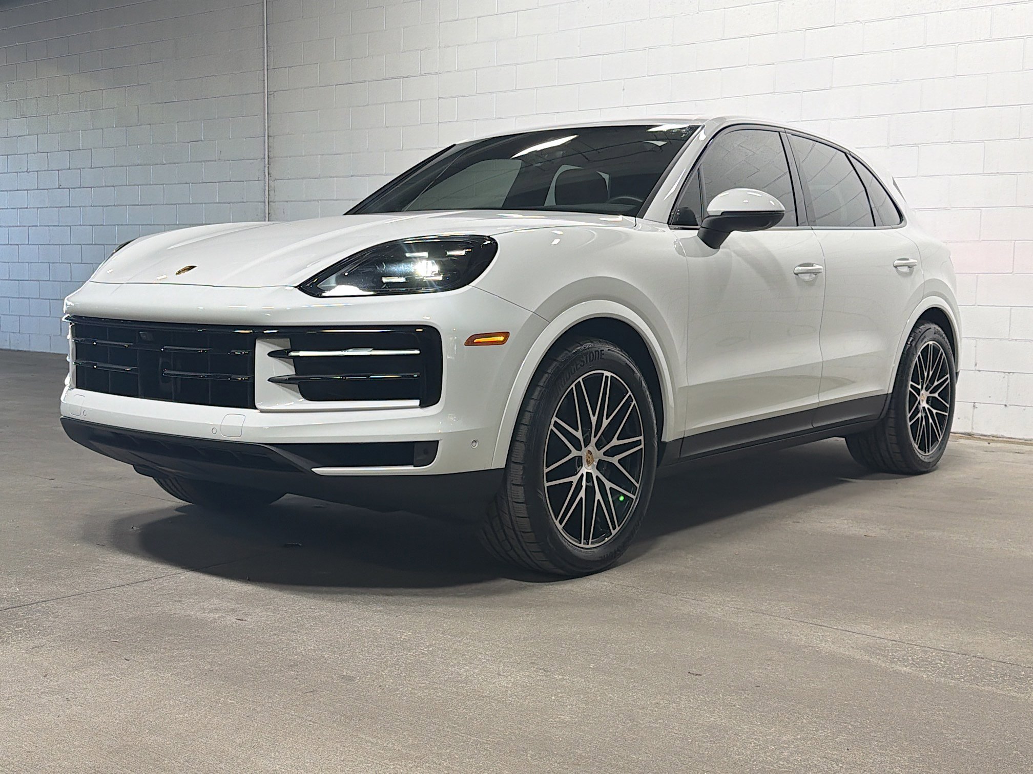 2025 Porsche Cayenne Base's photo