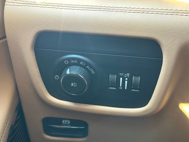 2025 Jeep Grand Cherokee L Summit Reserve photo 14