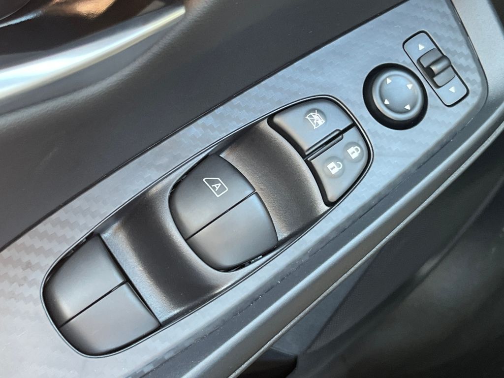 2025 Nissan Sentra SV photo 16