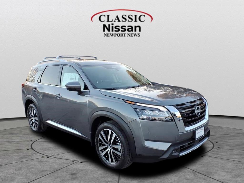 2025 Nissan Pathfinder Platinum's photo