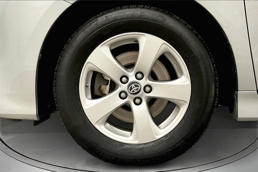 2020 Toyota Sienna L photo 10