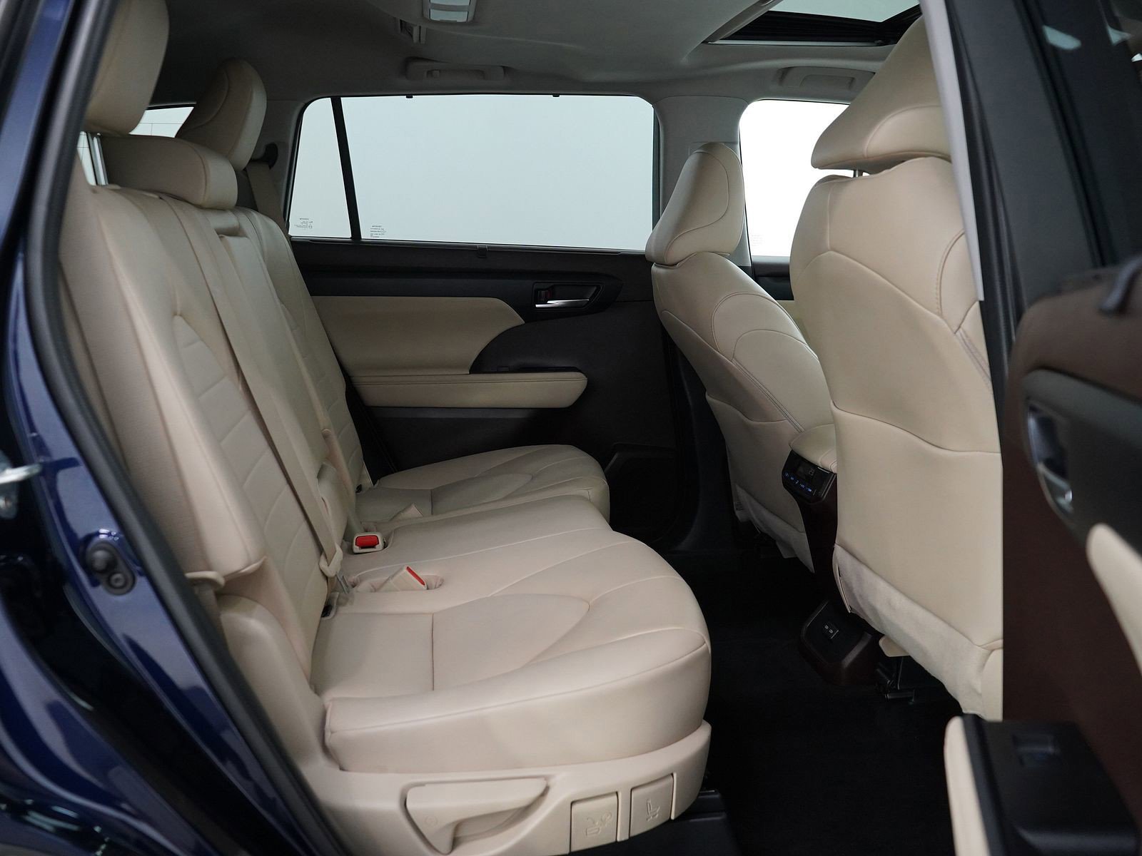 2022 Toyota Highlander XLE photo 12
