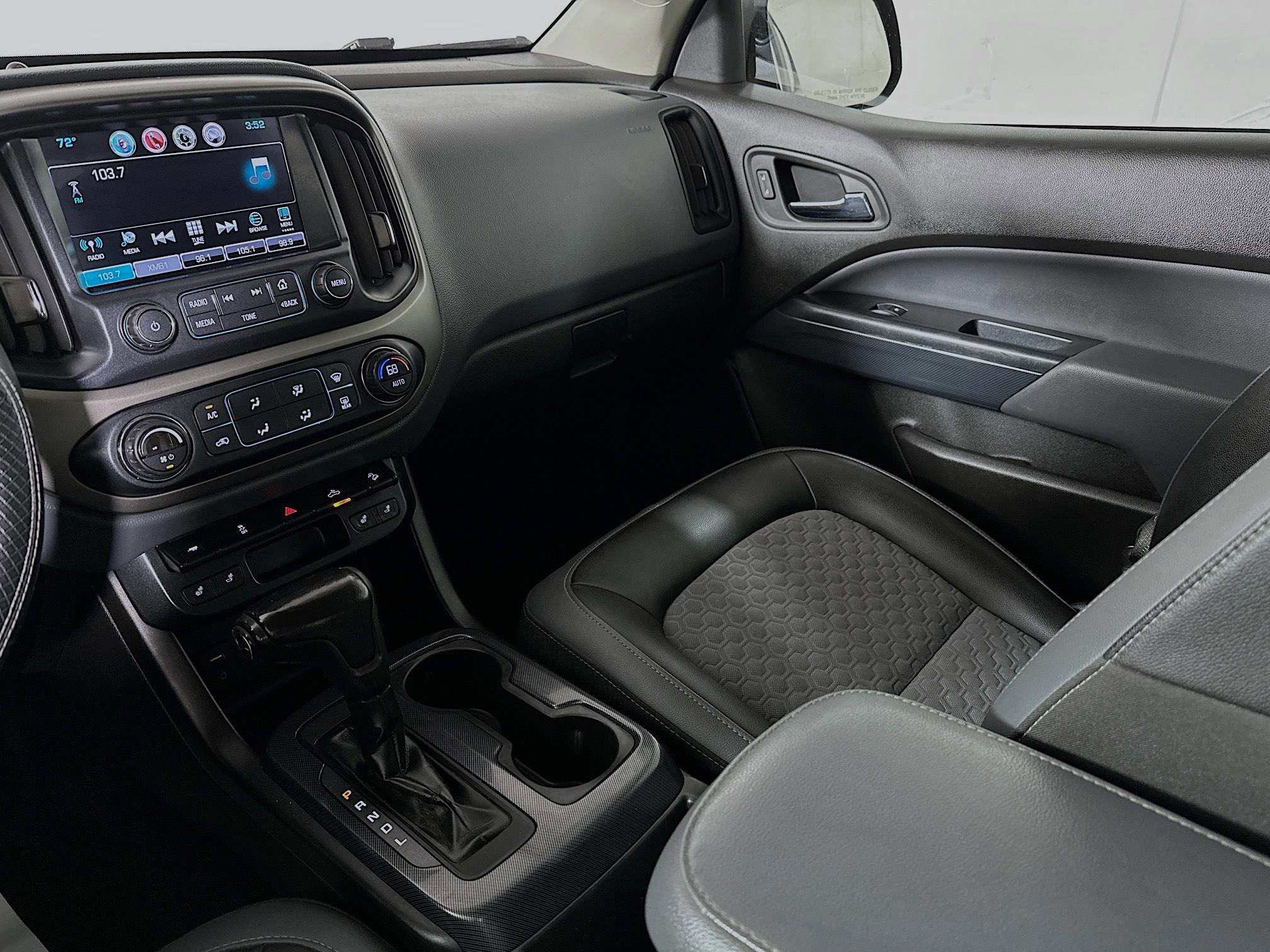 2017 Chevrolet Colorado Z71 photo 21